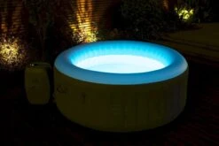 Bestway Lay-Z Spa Tahiti AirJet Opblaasbare Spa - 4 Persoons -Zwembad En Varen 800 1200 60007 night scene 0012 pr web